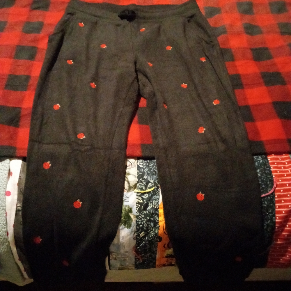 Black Pants with Red Embroidered Details Roses